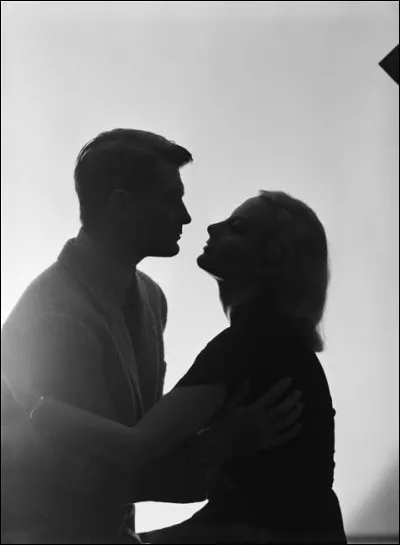 Quel grand acteur jouait aux côtés de Michèle Morgan dans le film "Aux yeux du souvenir" ?