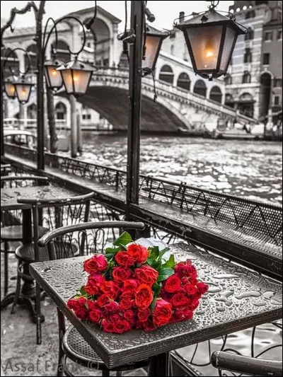 Sur cette carte-là, je lis "Souvenir de Venise", mais je me demande quel pont est représenté :