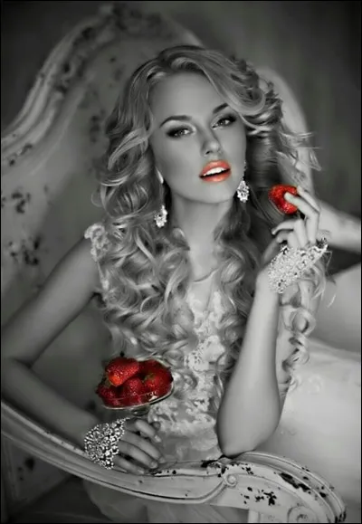 A quelle "lady" s'adressait l'interprète des paroles"Je vous revois me sourire... dans mon plus beau souvenir" ? (chanson de Pierre Groscolas)