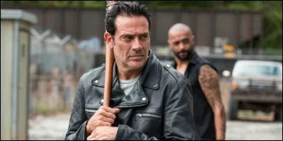 Quel personnage s'est suicidé dans la saison 7 pour essayer de tuer Negan ?