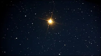 "L'amour brille sous les étoiles...", vous me dites bien sûr :