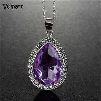 Cette très jeune princesse porte ce collier. Elle s'appelle :