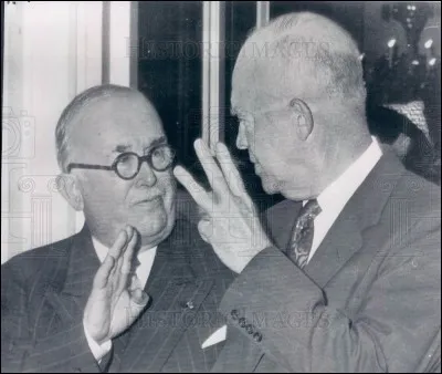 Premier président de la quatrième République, son mandat est marqué par la guerre d'Indochine. Au bout de son septennat, il décide de ne pas se représenter. Qui est-ce ?