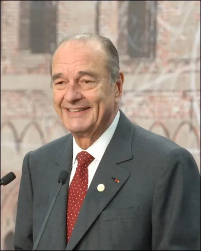 Président de la cinquième République, il est le seul président à avoir effectué un septennat puis un quinquennat. Qui est-ce ?