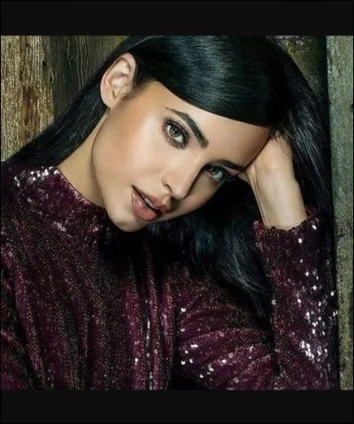 Sa carrière a commencé en :