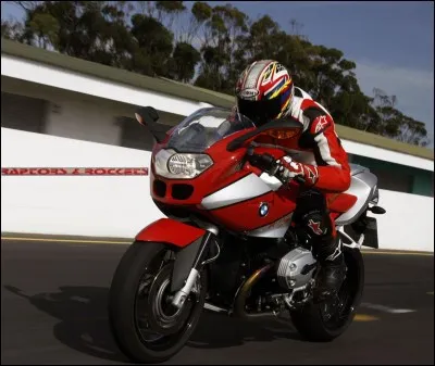 Cette R 1200 S est une ...