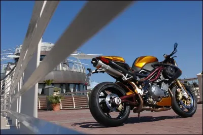 Ce CaféRacer 1130 est une ...
