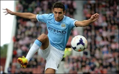 En fin de contrat avec Manchester City, dans quel club espagnol Jesús Navas a-t-il signé librement ?