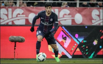 Prêté par le Paris Saint-Germain, dans quel club le Portugais Gonçalo Guedes est-il parti cet été ?