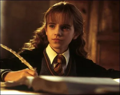 Quelle est la réaction d'Hermione quand celle-ci apprend que les examens de fin d'année sont annulés ?