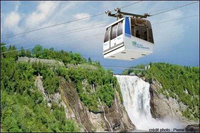 Ce parc est situé face à l'île d'Orléans ; il s'agit de la plus haute chute au Québec. Des escaliers (487 marches), un pont suspendu entre les 2 rives et un funiculaire permettent de bien apprécier la vue. L'hiver, l'eau se solidifie en périphérie de la chute qui devient alors un site populaire d'escalade sur glace.