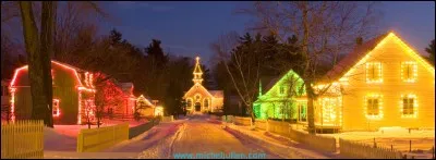 Situé à Drummondville, on y retrouve trois kilomètres de rues et de sentiers illuminés réservés aux amateurs d'émotions fortes :