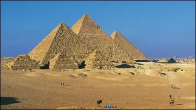 Quel pharaon, mort à 18 ans, doit sa célébrité à la richesse de son tombeau inviolé, qui fut découvert en 1922 ?