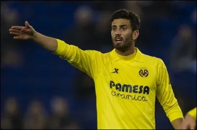 Après être resté 8 saisons avec le Villarreal CF, dans quel club Mateo Musacchio s'est-il engagé pour 18 millions d'euros ?