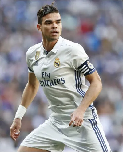 Du haut de ses 34 ans, Pepe était toujours un titulaire indiscutable au sein de l'effectif du Real Madrid. Dans quel club a-t-il préféré partir car il était en fin de contrat ?