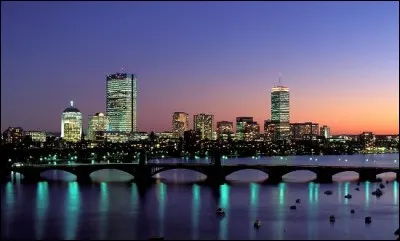 Comment surnomme-t-on Boston ?