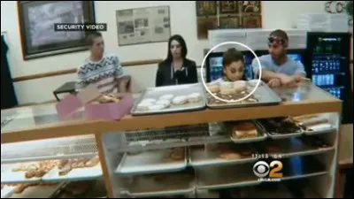 Que fait-elle sur cette photo ?