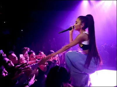 Que fait Ariana Grande avant chaque concert ?