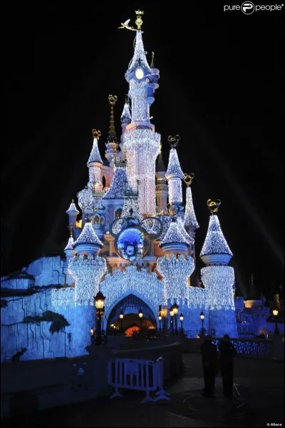 Où se situe la boutique où c'est toujours Noël ?