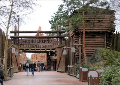 Petit bonus : quel imagineer a désigné une grande partie du land Frontierland ?