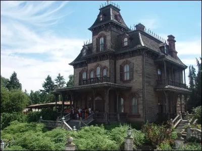 Comment s'appellent les propriétaires du manoir de Phantom Manor ?