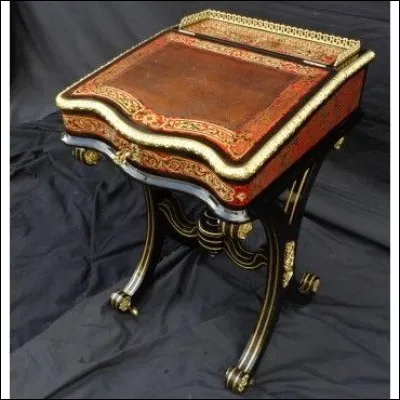 Je vous présente un meuble Boulle. D'où tient-il son nom ?