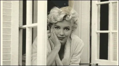 Voici une autre star...