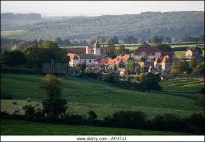 Nous sommes maintenant en Saône-et-Loire, à Oyé. Commune de création historique de la race bovine Charolaise, elle se situe en région ...