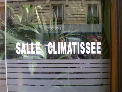 Hiver comme été ne négligeons pas le confort, mais quelle est la faute s'affichant sur cette vitrine ?!