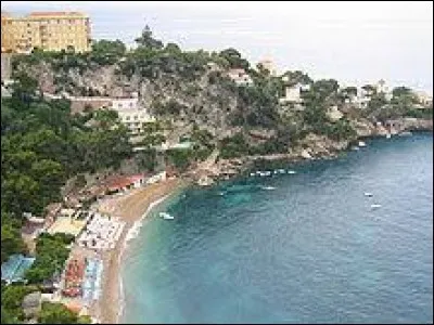 Je vous propose une balade en région P.A.C.A, à Cap-d'Ail. Station balnéaire, elle se situe dans le département ...