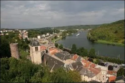 Nous partons dans le Grand-Est, à la découverte de Sierck-les-Bains. Ville frontalière du Luxembourg et de l'Allemagne, baignée par la Moselle, elle se situe dans le département ...