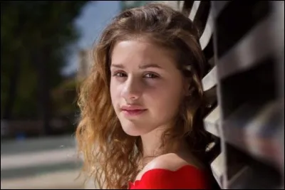 Dans quelle série Lou joue-t-elle ?