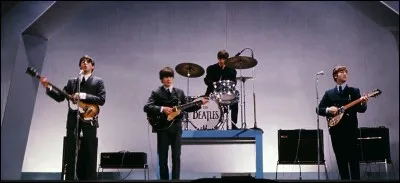 La photo de la traversée du passage clouté se trouve sur la pochette du onzième et dernier album enregistré par les Fab Four. Il parut en ... . L'année suivante le groupe légendaire de Liverpool n'existait plus.