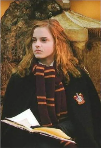 Hermione se rapproche de quel élève ?