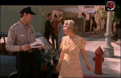 ''Le Ticket de parking'' : Pourquoi cette femme chante-t-elle cette chanson au policier ?