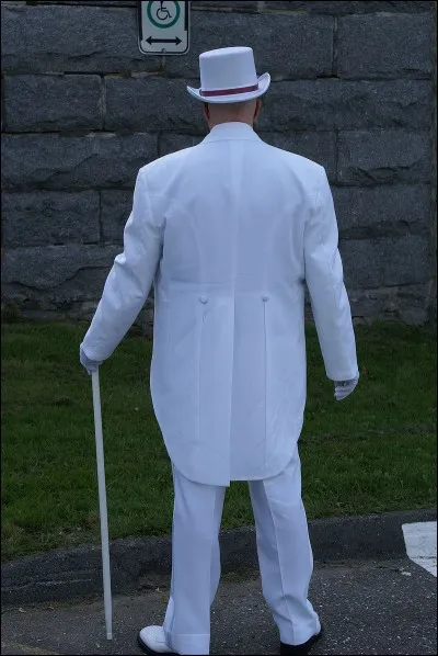 Bavarde ou curieuse, elle paraît en noir en blanc mais elle n'est pas muette.