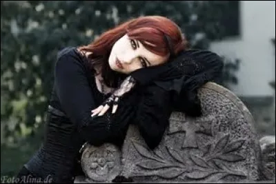 Mon arme est... En fait, je n'est pas d'arme. Je suis belle, je suis rare mais connue.