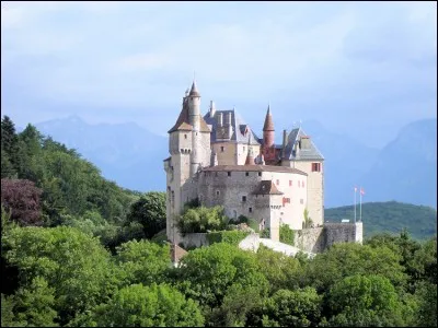 Voici le château de Menthon-Saint-Bernard dont les tours de pierre dominent, depuis un rocher de 200 mètres de haut, le lac d'Annecy. Pour quelle raison ce château aurait-il inspiré Walt Disney ?