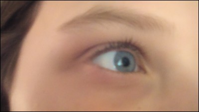 Quelles couleurs de fard à paupières fait ressortir les yeux bleus ?