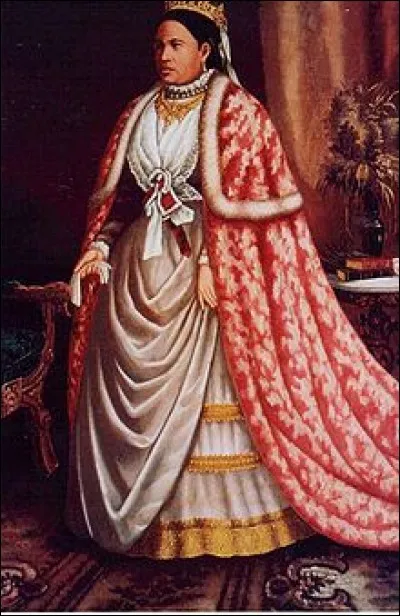 Comment s'appelle sa cousine qui lui succède ?