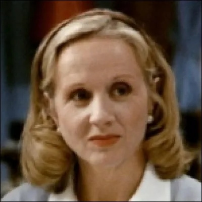 Elle s'est fait connaître grâce au film d'Etienne Chatiliez, "La vie est un long fleuve tranquille", c'est ?