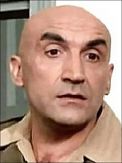 Si le rôle de sergent des Charlots l'a rendu célèbre dans les années 70, il fut un acteur fétiche de Bernard Borderie ou d'André Hunebelle, c'est ?