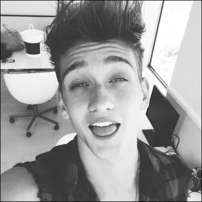 Quel est le nom de l'acteur qui l'interprète ?