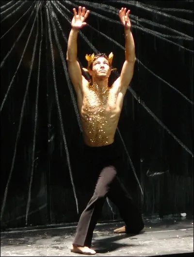 Jeune homme incarnant la beauté chez les Grecs, célèbre amant de la déesse Aphrodite. Qui est-il ?