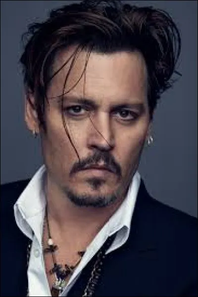 E : Quel film a révélé Johnny Depp en 1990 ?