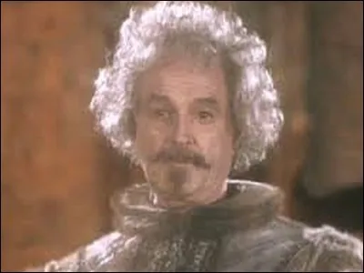 Sir Nicolas est le premier à se faire pétrifier.