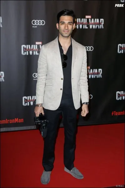 Quel est le nom de sa chaîne YouTube secondaire ?