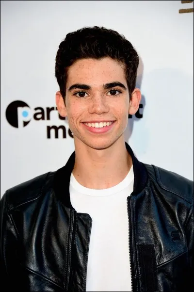 Est-elle déjà sortie avec Cameron Boyce ?