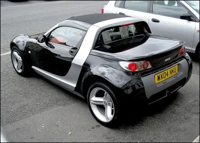 Quelle est la marque de cette voiture ?