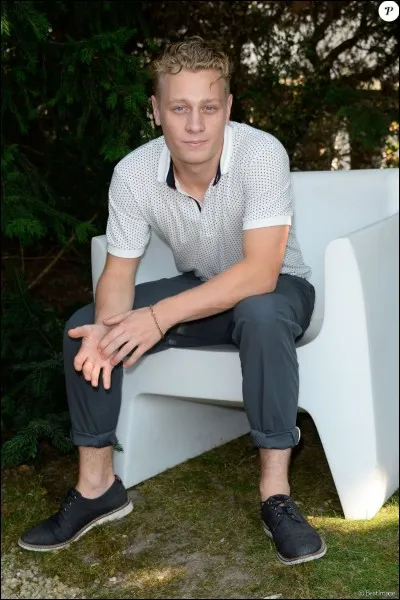 Avec quelles actrices joue-t-il dans la série "Subito Texto" ?